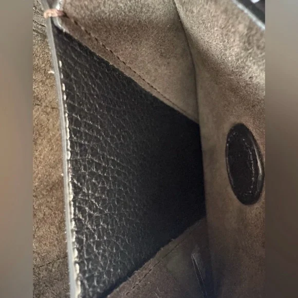 LIKE NEW Cuyana Concertina Phone Bag in Black Pebbled Leather - Picture 9 of 11